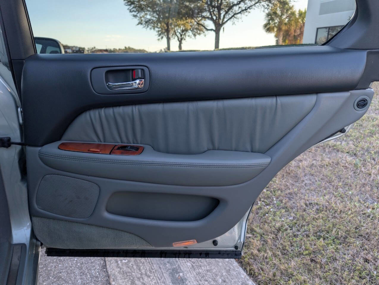 Used 1999 Lexus LS 400 image 12