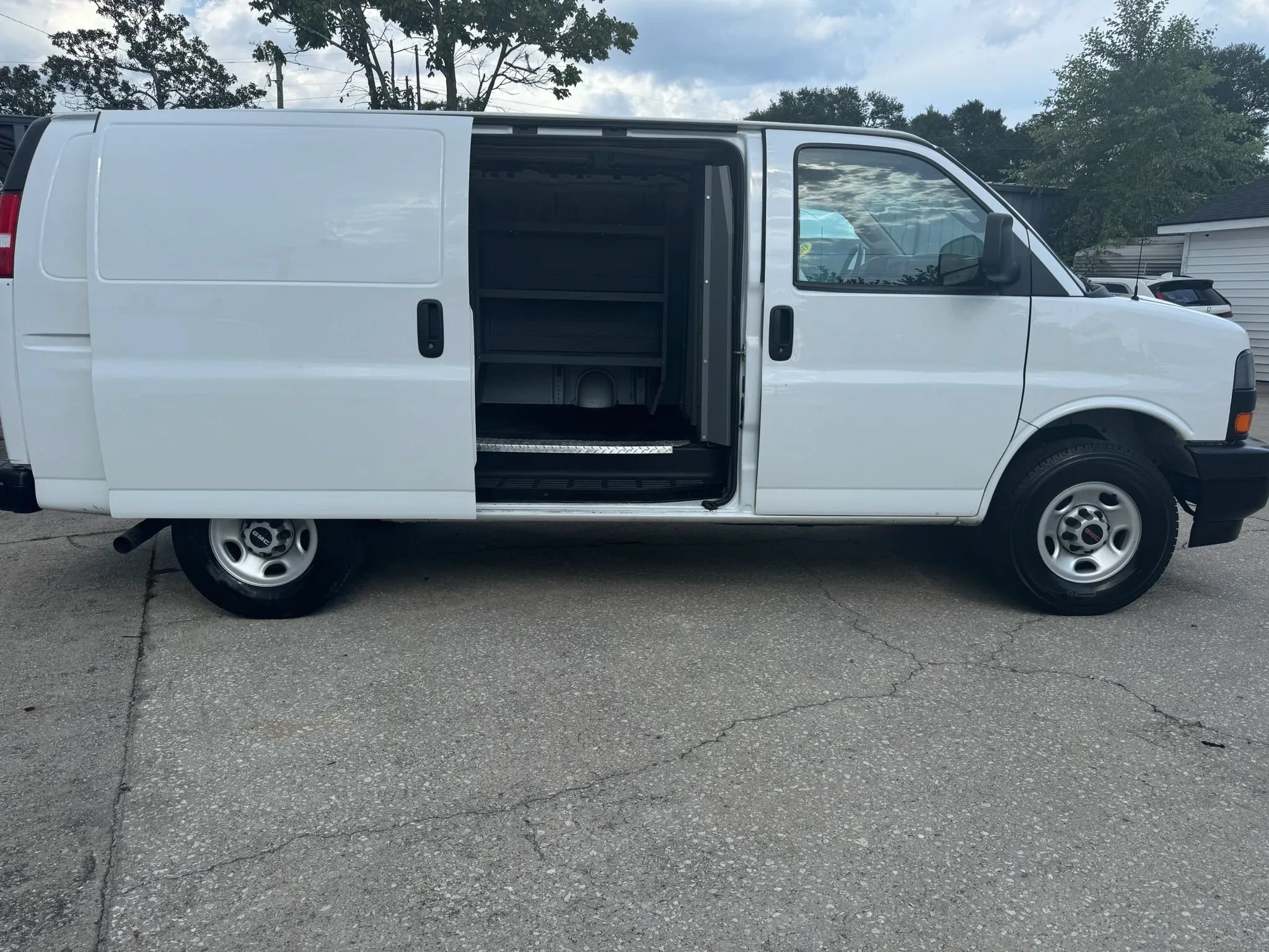 Used 2023 GMC Savana 3500 w/ Driver Convenience Package RWD image 12