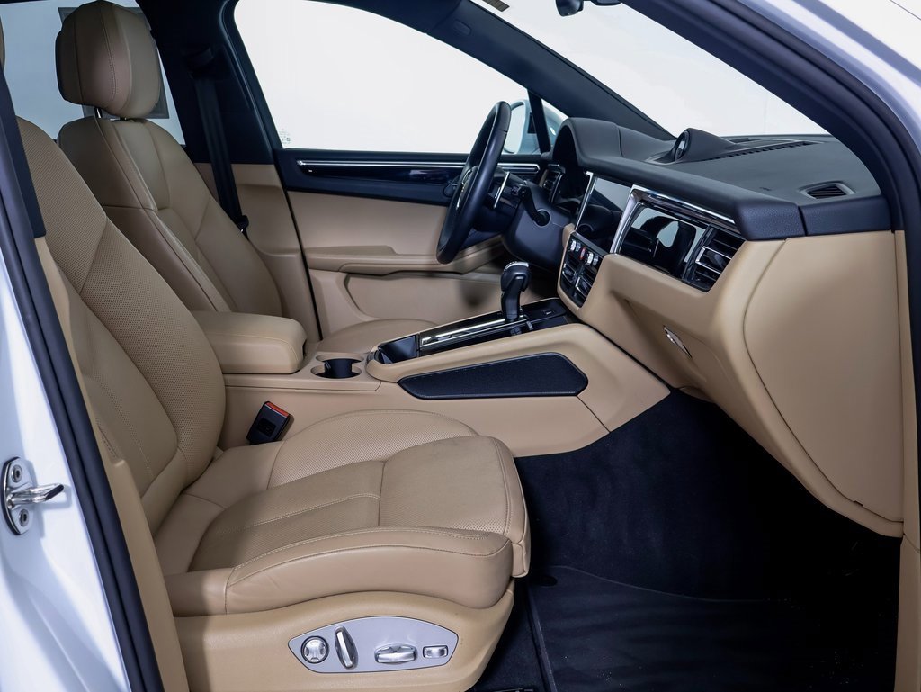 Used 2025 Porsche Macan image 8