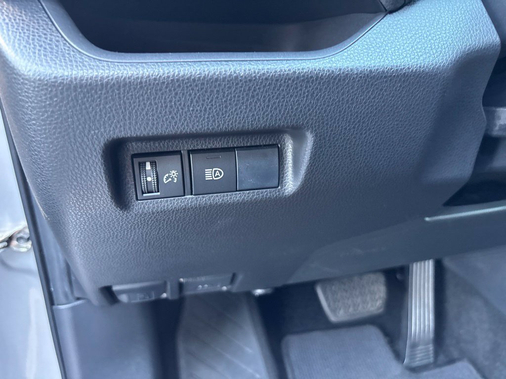 Used 2019 Toyota RAV4 LE w/ Carpet Mat Package FWD image 17