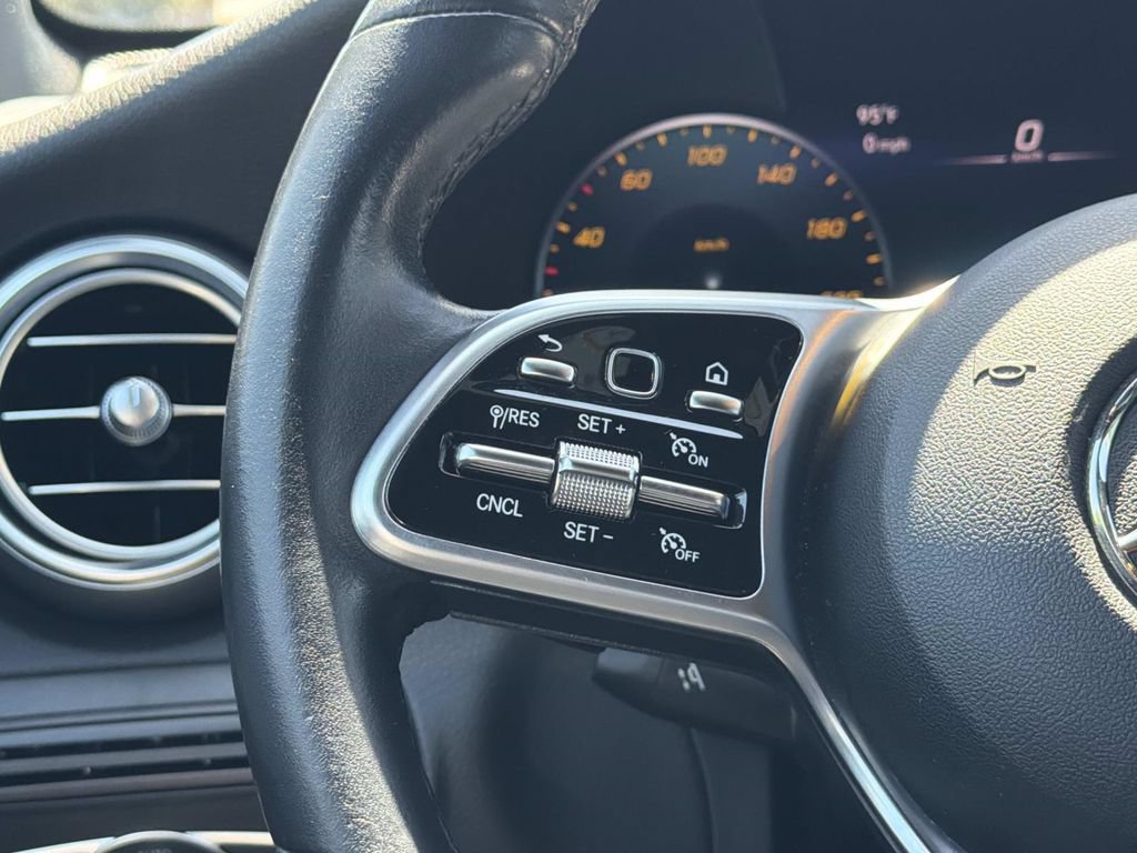 Used 2022 Mercedes-Benz GLC 300 image 8