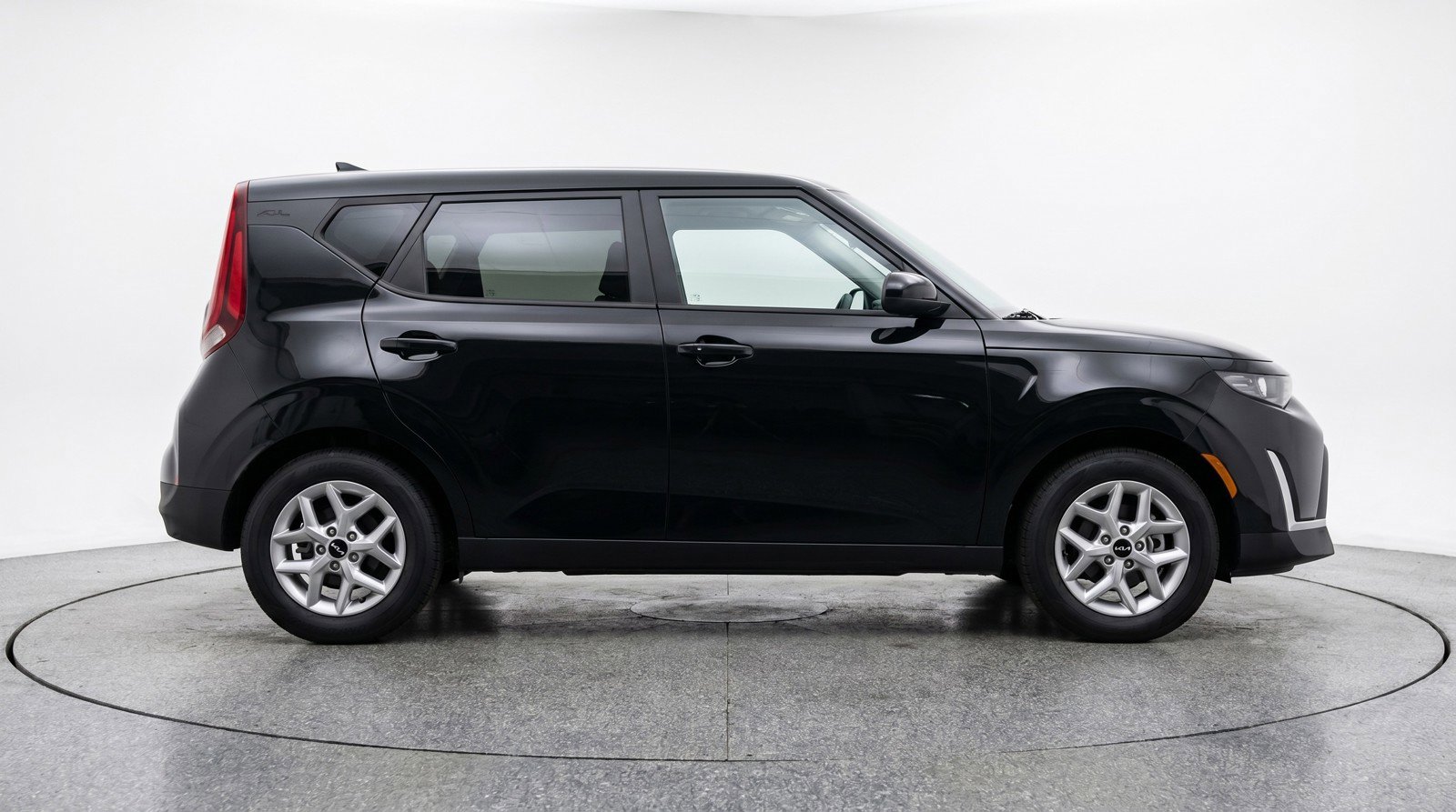 Used 2025 Kia Soul LX w/ LX Technology Package FWD image 11