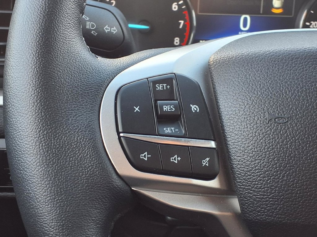 Used 2024 Ford Explorer XLT RWD image 14