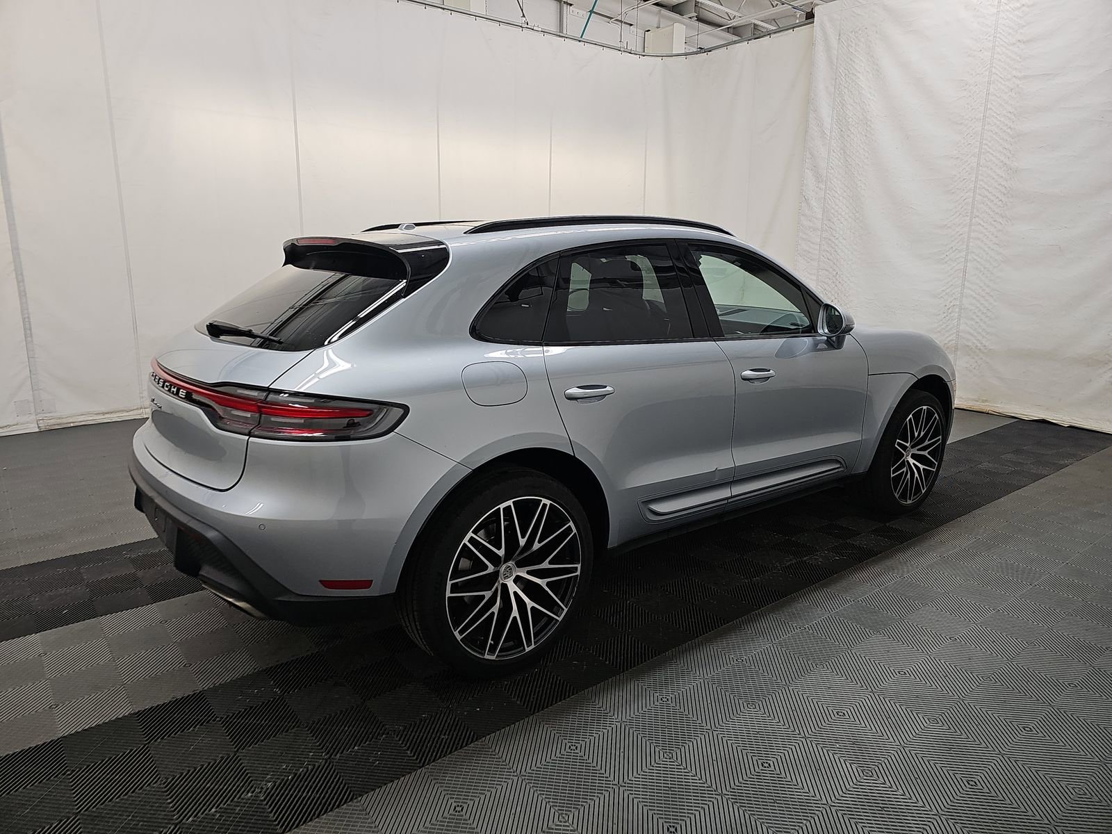 Used 2023 Porsche Macan w/ Premium Package Plus image 6