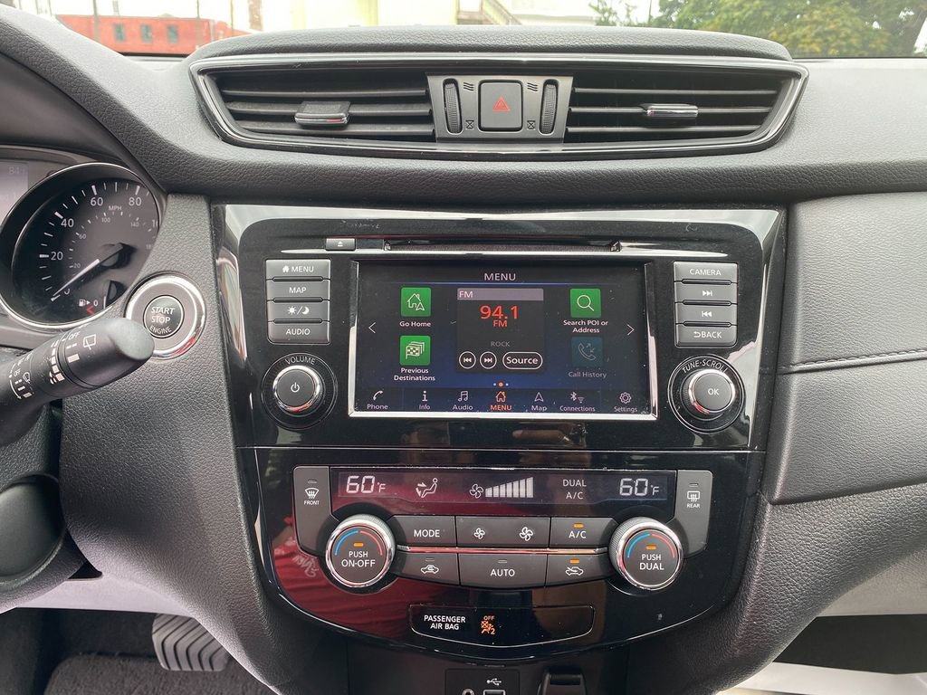 Used 2018 Nissan Rogue SV w/ Premium Package image 21