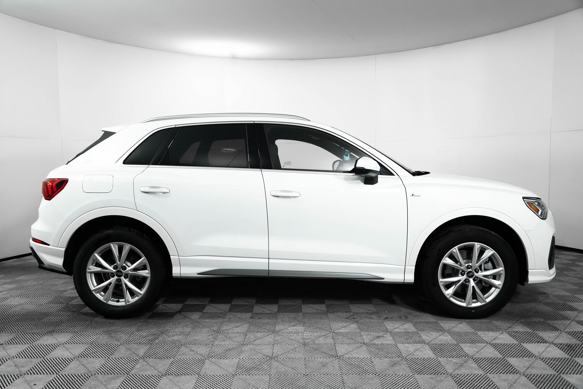 New 2025 Audi Q3 2.0T Premium image 8