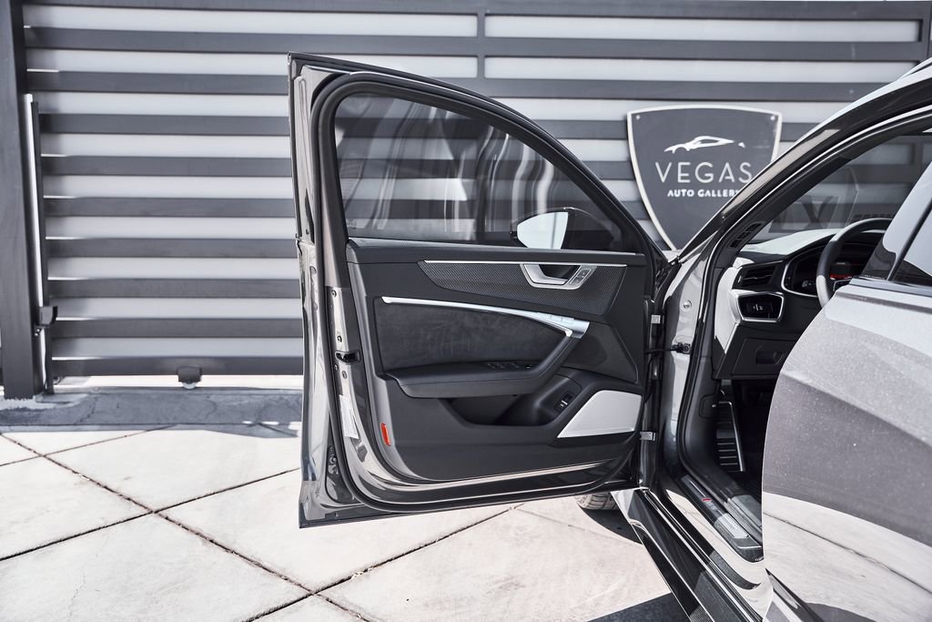 Used 2022 Audi RS 6 image 35