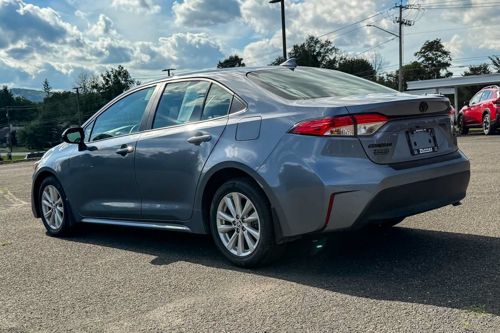Used 2025 Toyota Corolla LE w/ LE Premium Package FWD image 5