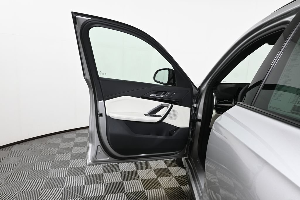New 2027 BMW X1 xDrive28i AWD/4WD image 24
