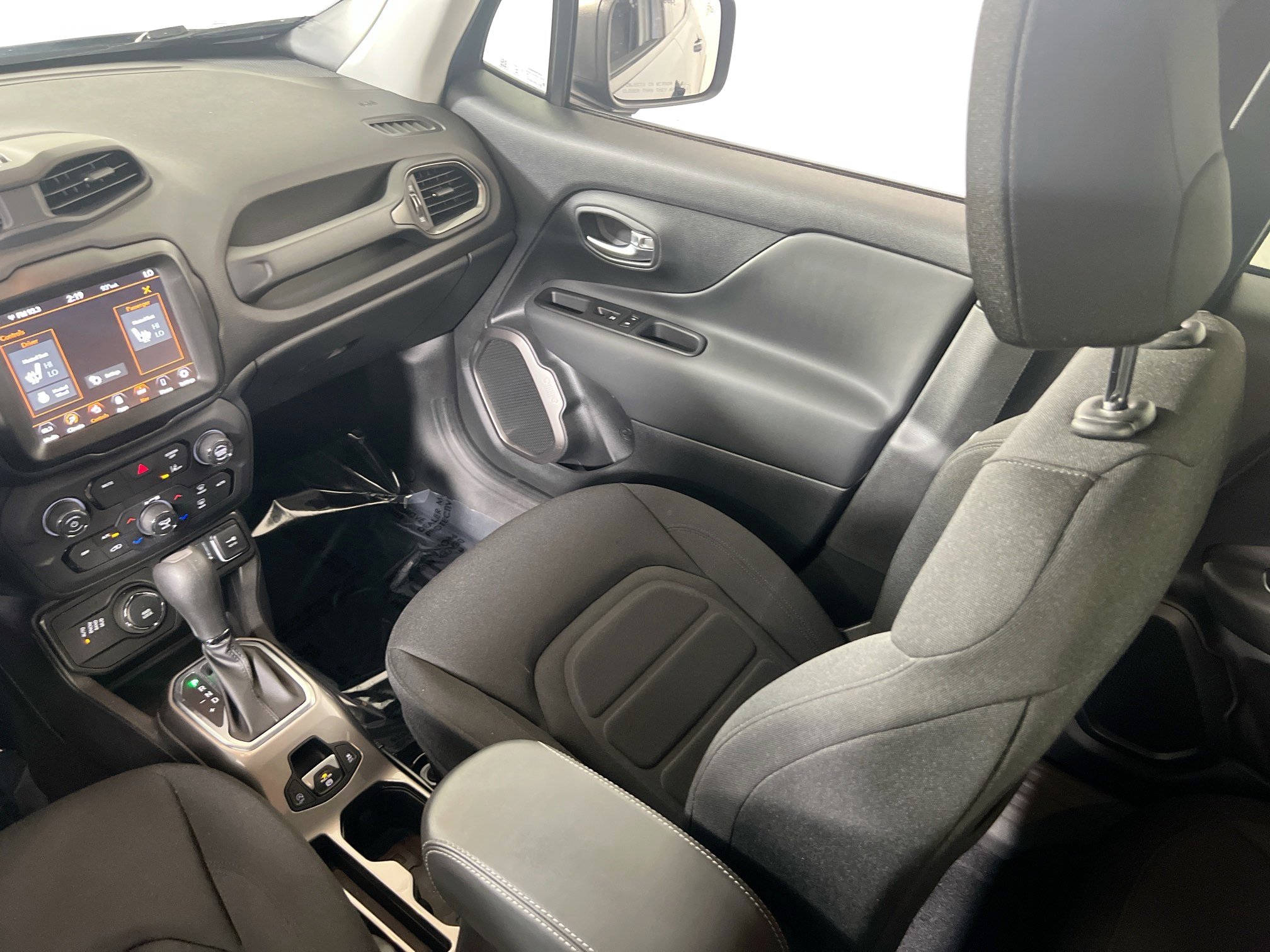 Used 2022 Jeep Renegade Latitude w/ Convenience Group image 23
