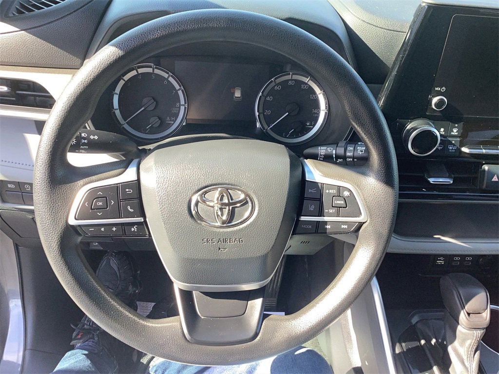 Used 2023 Toyota Highlander L image 10