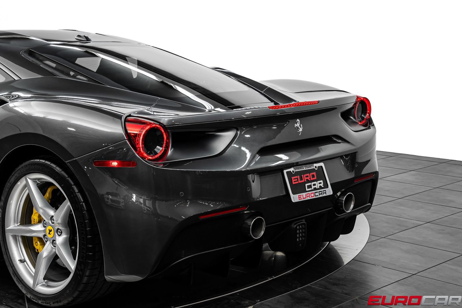 Used 2018 Ferrari 488 GTB RWD image 19