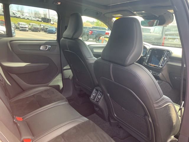 Used 2019 Volvo XC40 T5 R-Design image 13
