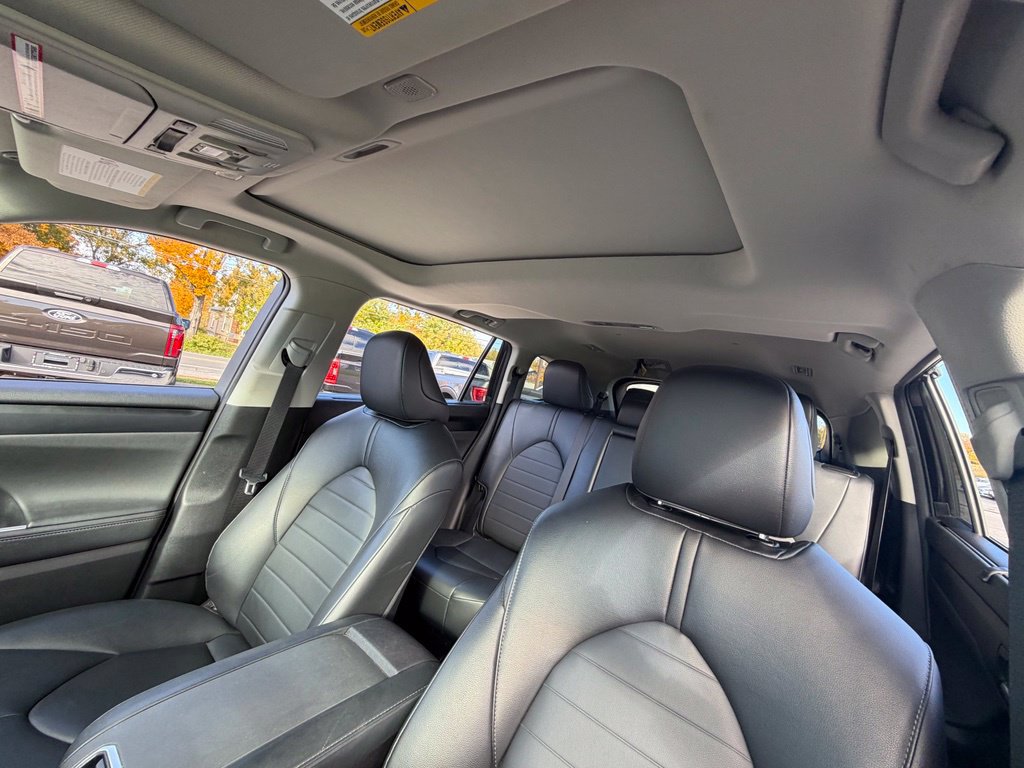 Used 2023 Toyota Highlander XLE AWD/4WD image 14
