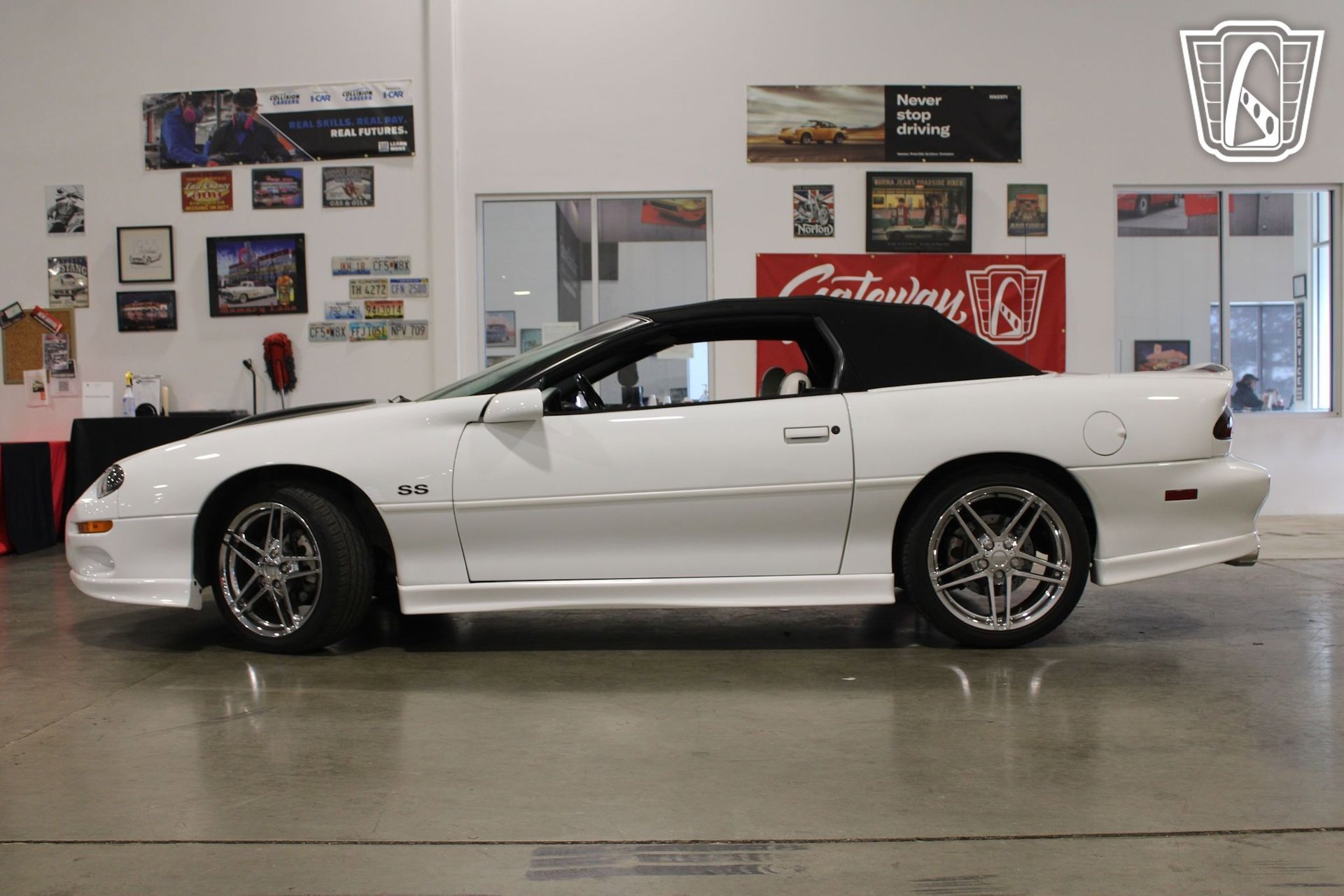Used 2001 Chevrolet Camaro Z28 w/ SS Performance/Appearance Pkg RWD image 6