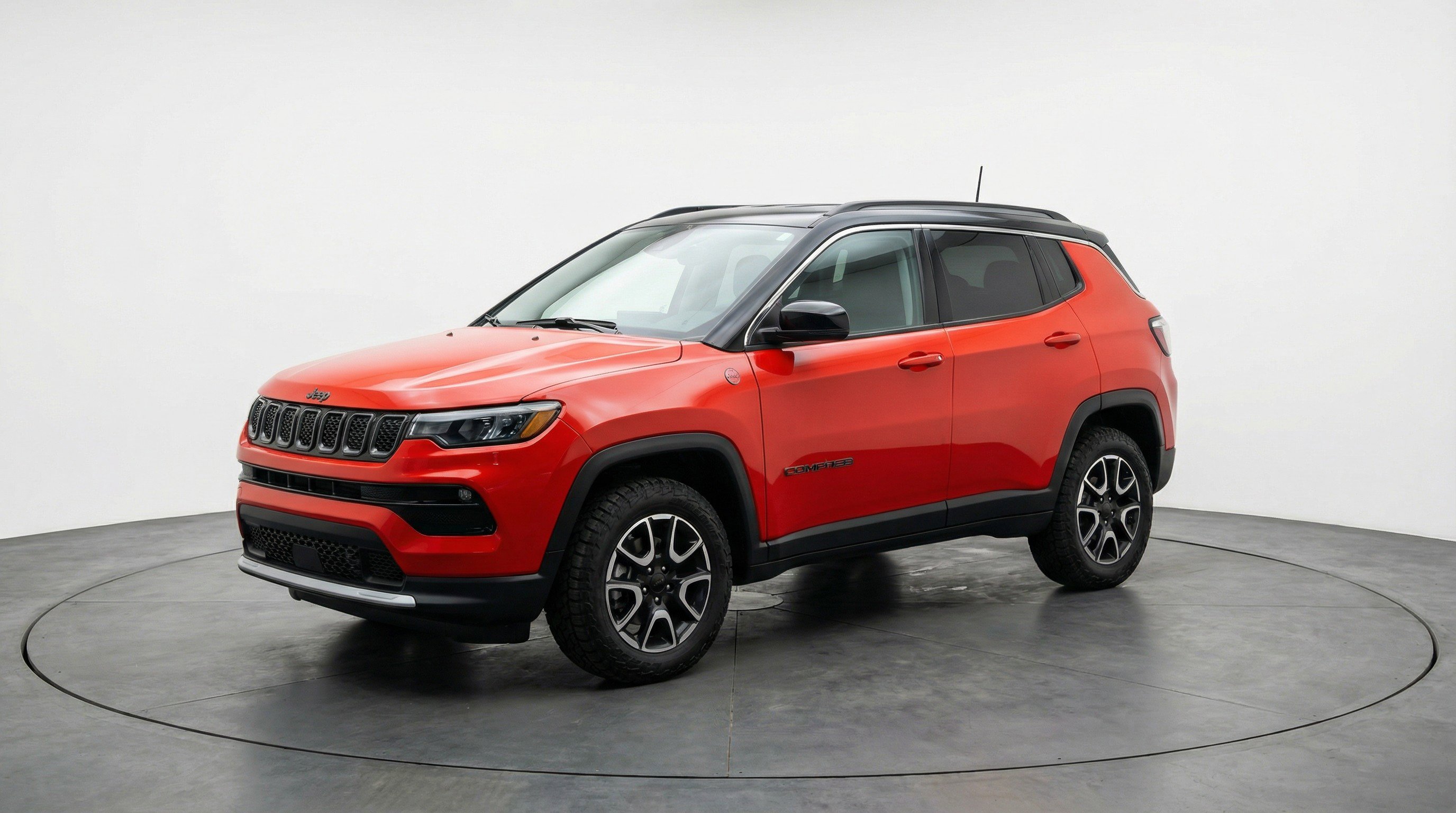 Used 2025 Jeep Compass Trailhawk AWD/4WD image 3