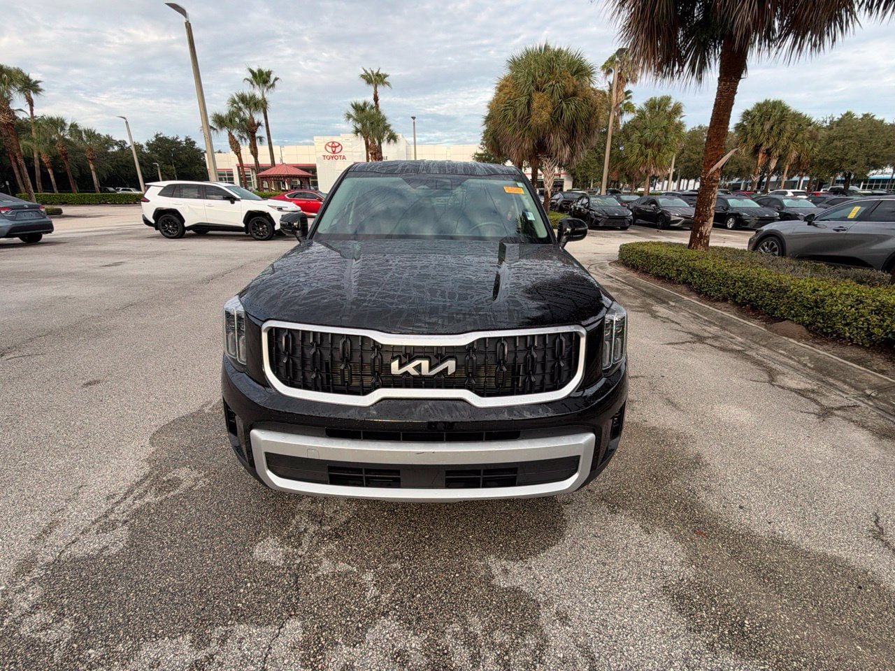 Used 2025 Kia Telluride LX FWD image 5