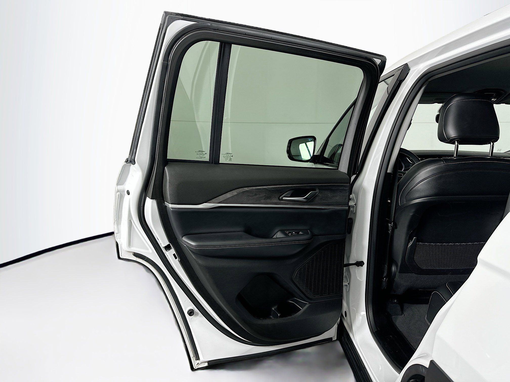 Used 2023 Jeep Grand Cherokee Limited w/ Black Appearance Package image 26