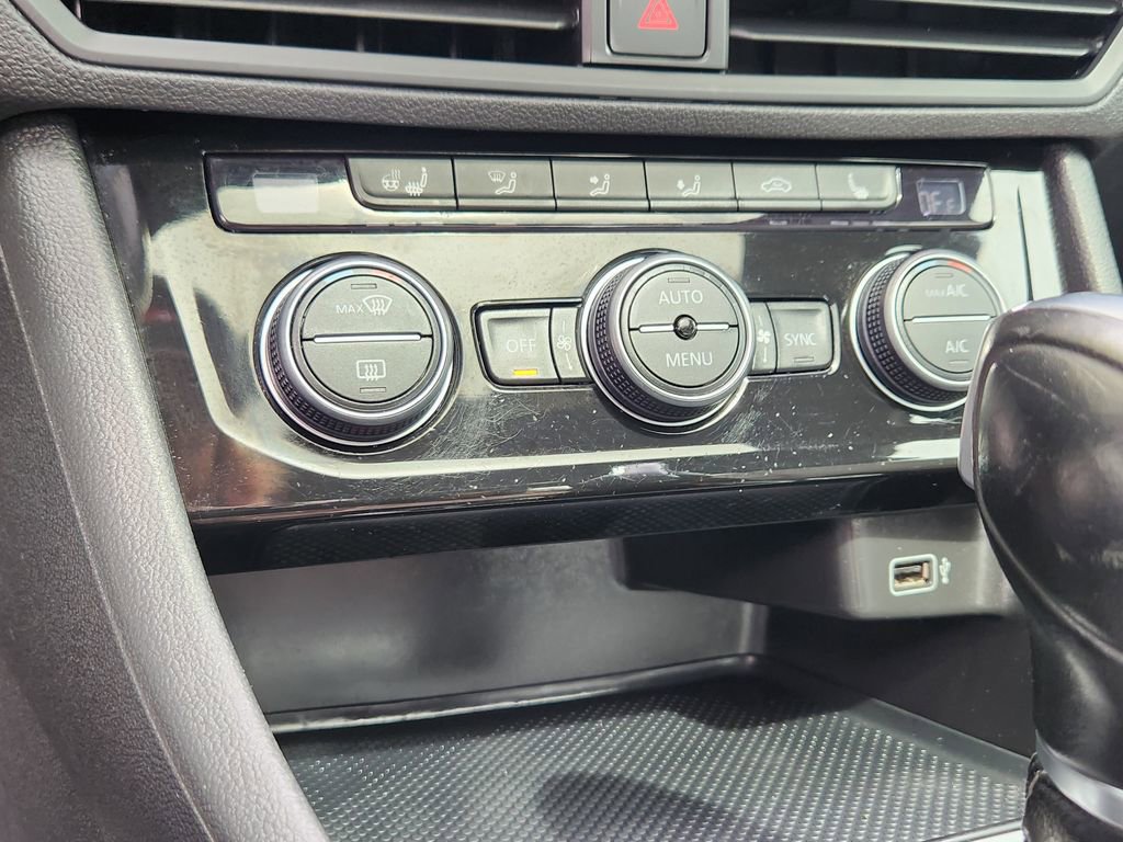 Used 2019 Volkswagen Jetta R-Line FWD image 10