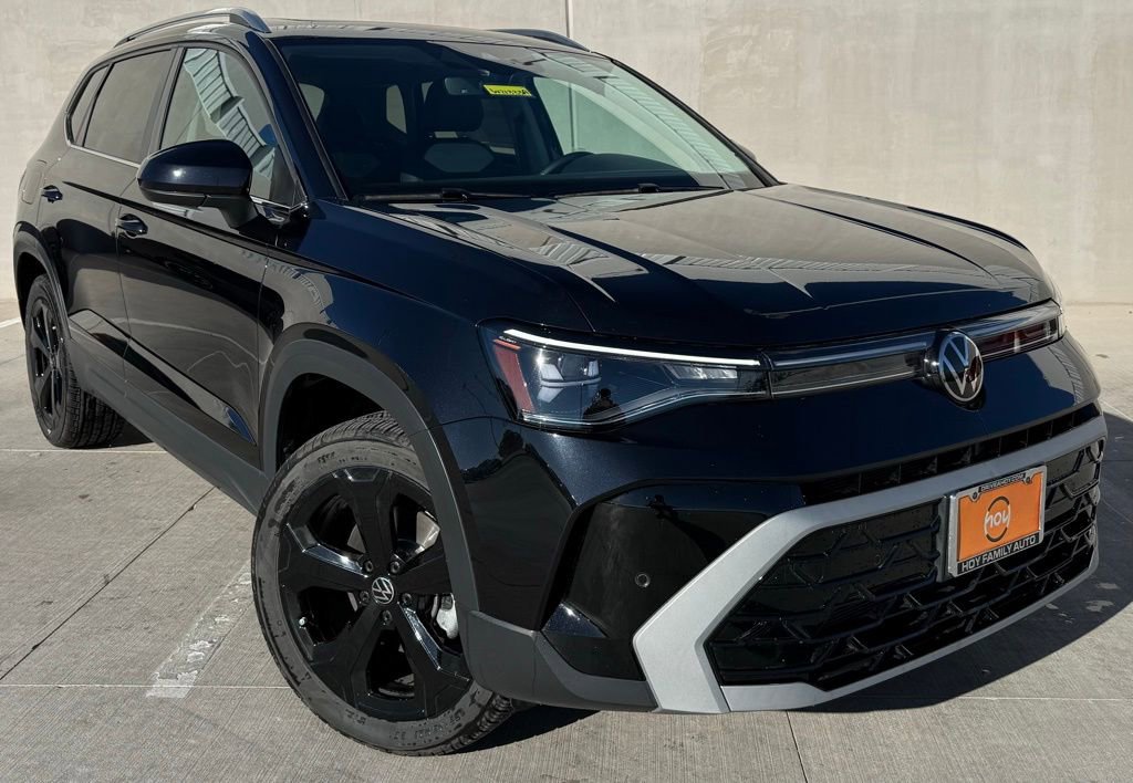 Certified 2025 Volkswagen Taos SEL image 1