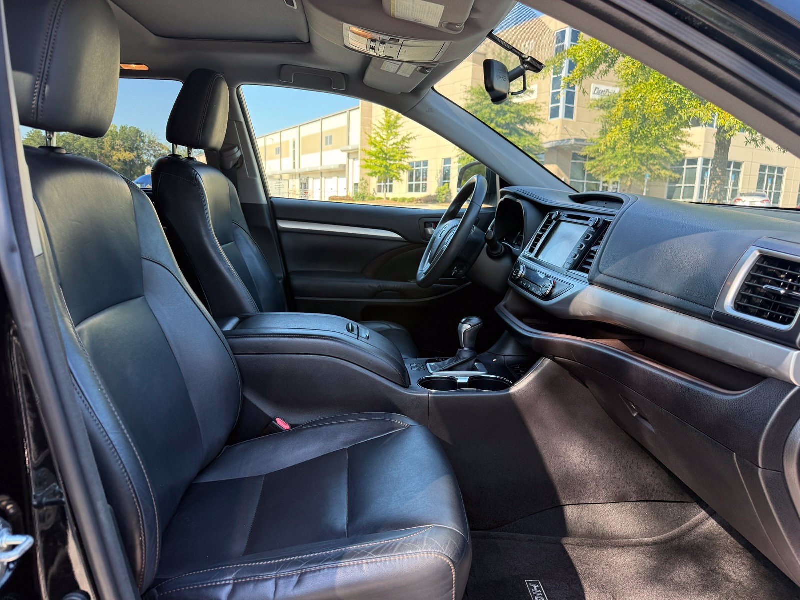 Used 2015 Toyota Highlander XLE AWD/4WD image 36
