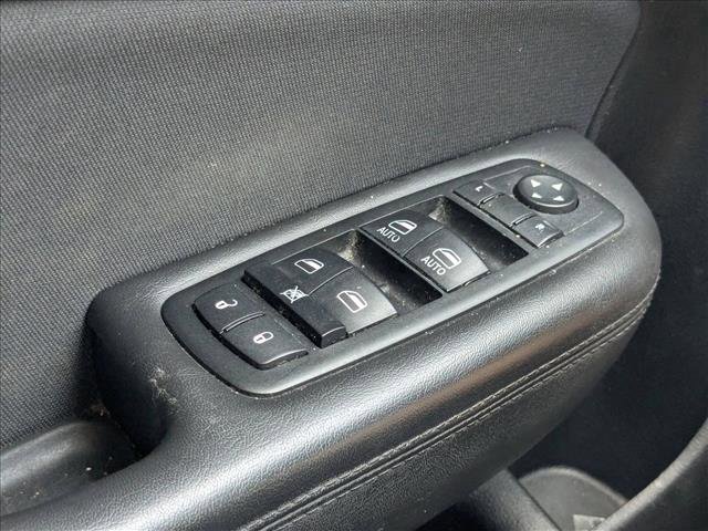 Used 2015 Chrysler 200 Limited w/ Convenience Group FWD image 11
