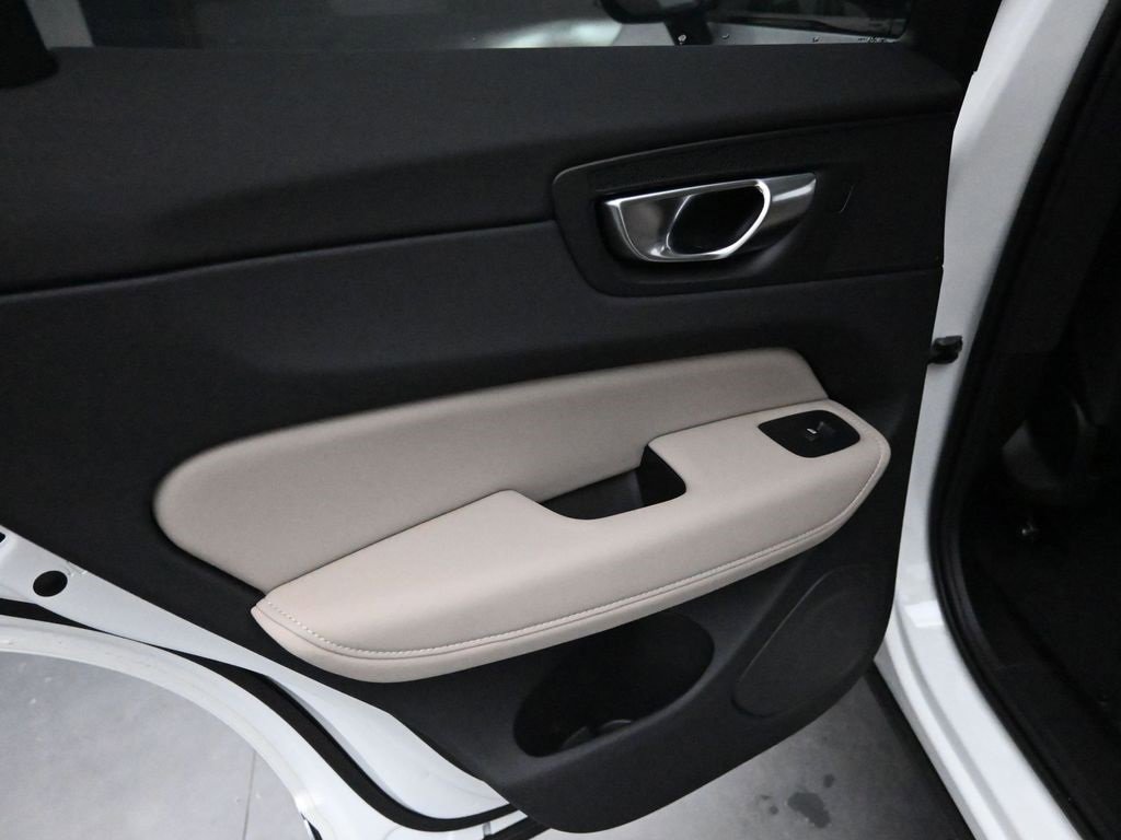 New 2026 Volvo XC60 B5 Plus w/ Protection Package Premier image 27