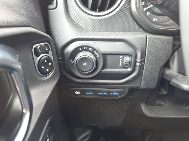 Used 2025 Jeep Wrangler Unlimited Rubicon 4xe w/ Safety Group image 18