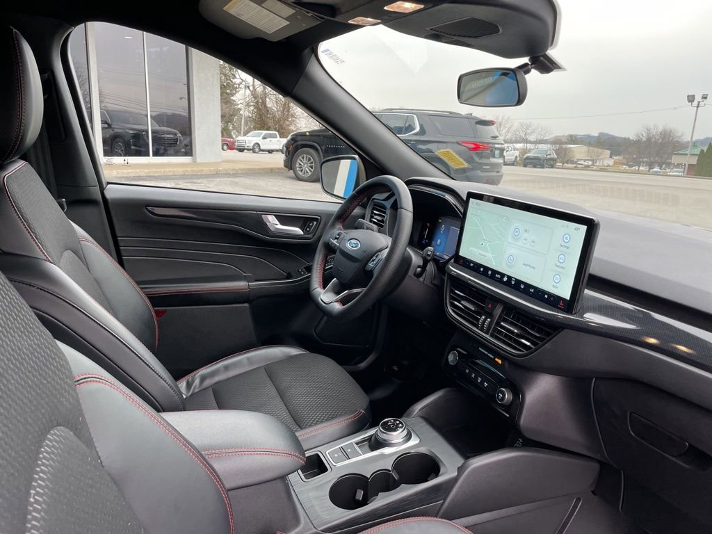 Used 2025 Ford Escape ST-Line w/ Equipment Group 301A image 28