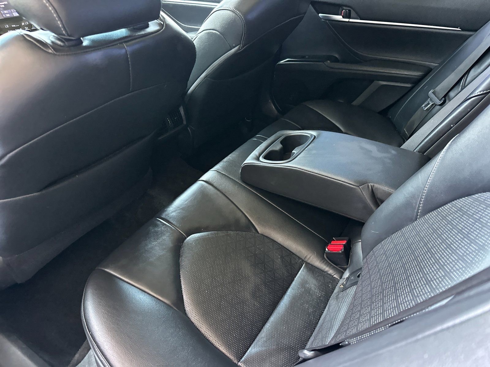 Used 2018 Toyota Camry XSE FWD image 11