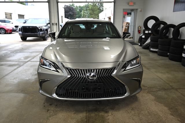 Used 2021 Lexus ES 250 w/ Premium Package AWD/4WD image 2