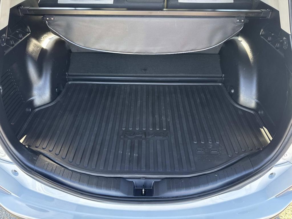 Used 2018 Toyota RAV4 XLE w/ Convenience Package image 25