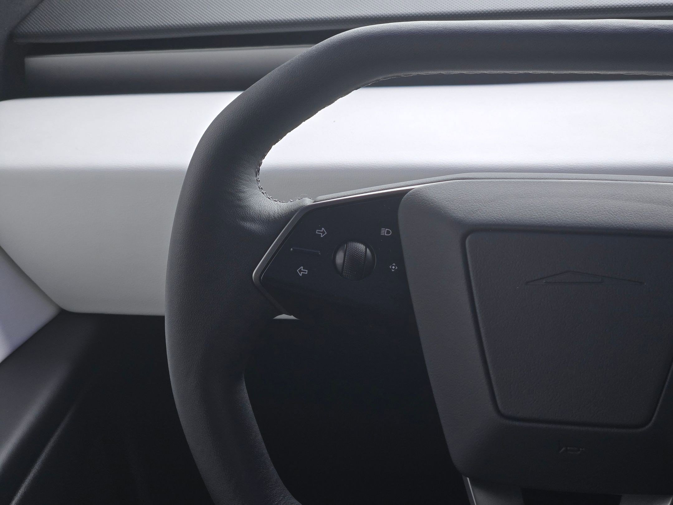 Used 2024 Tesla Cybertruck AWD Crew Cab image 19