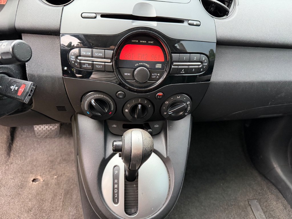 Used 2013 MAZDA MAZDA2 Sport FWD image 24