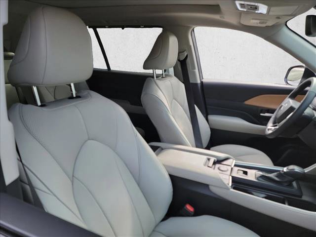 Used 2025 Toyota Grand Highlander FWD image 15