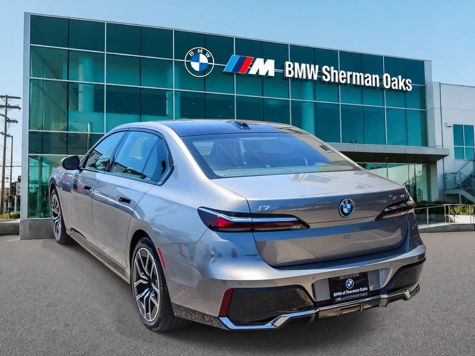 Used 2023 BMW i7 xDrive60 AWD/4WD image 6