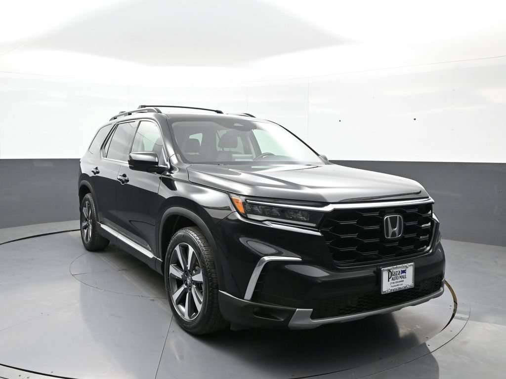 Certified 2025 Honda Pilot Touring image 3