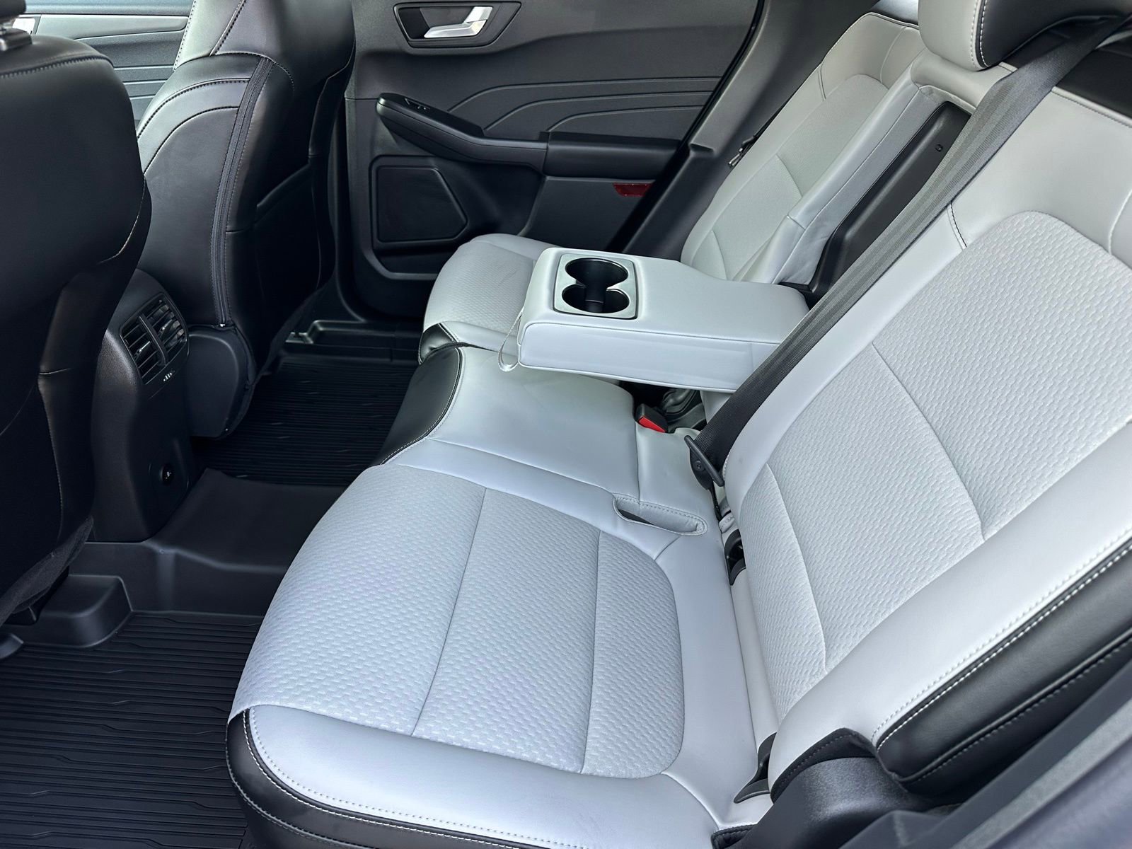 Used 2025 Ford Escape SE image 25