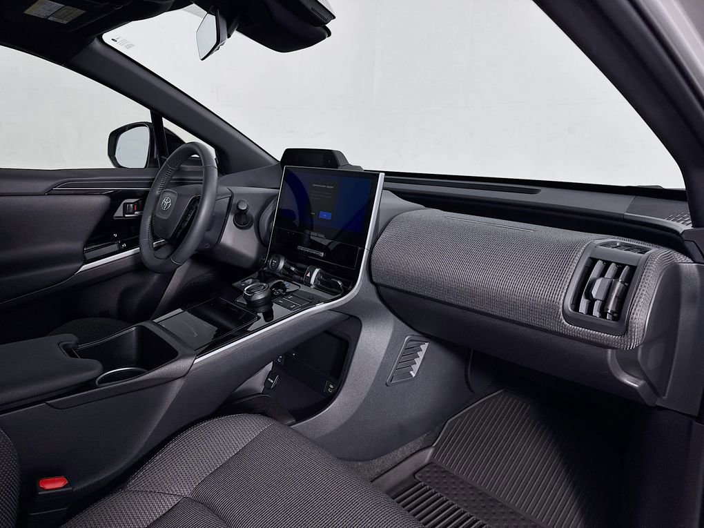 Used 2024 Toyota bZ4X XLE image 32