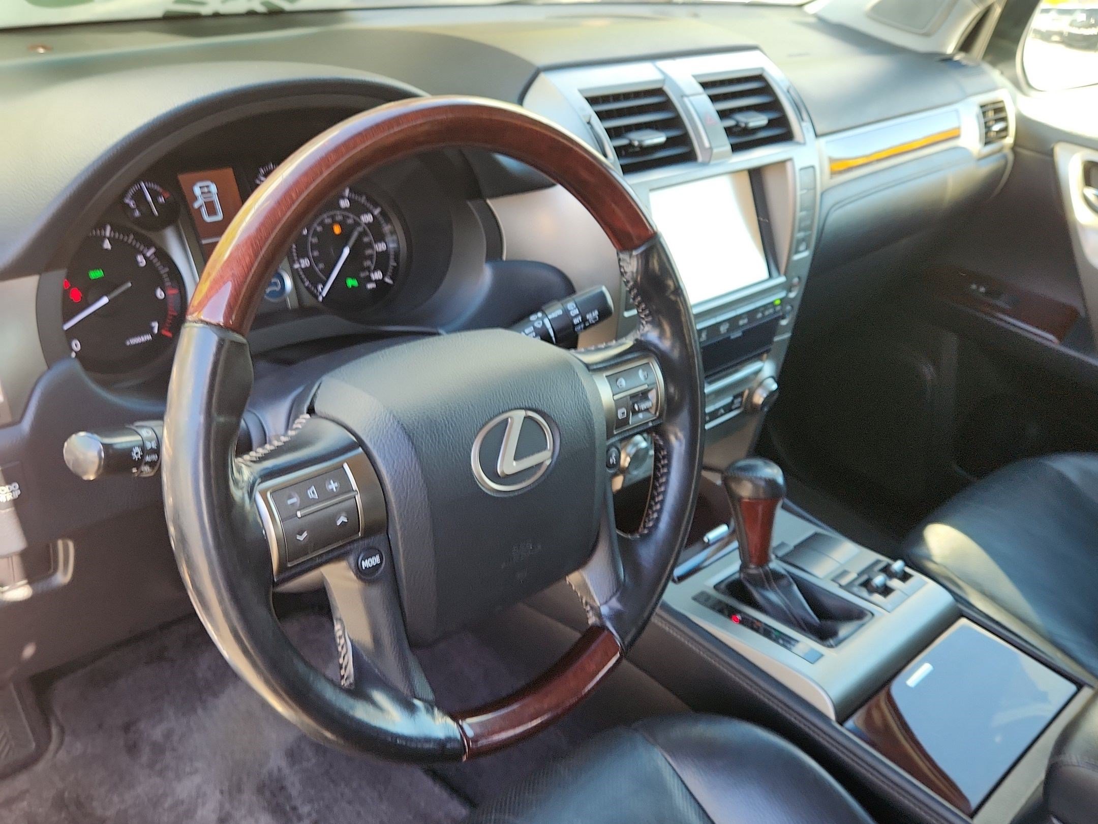 Used 2017 Lexus GX 460 Premium w/ Premium Package AWD/4WD image 4
