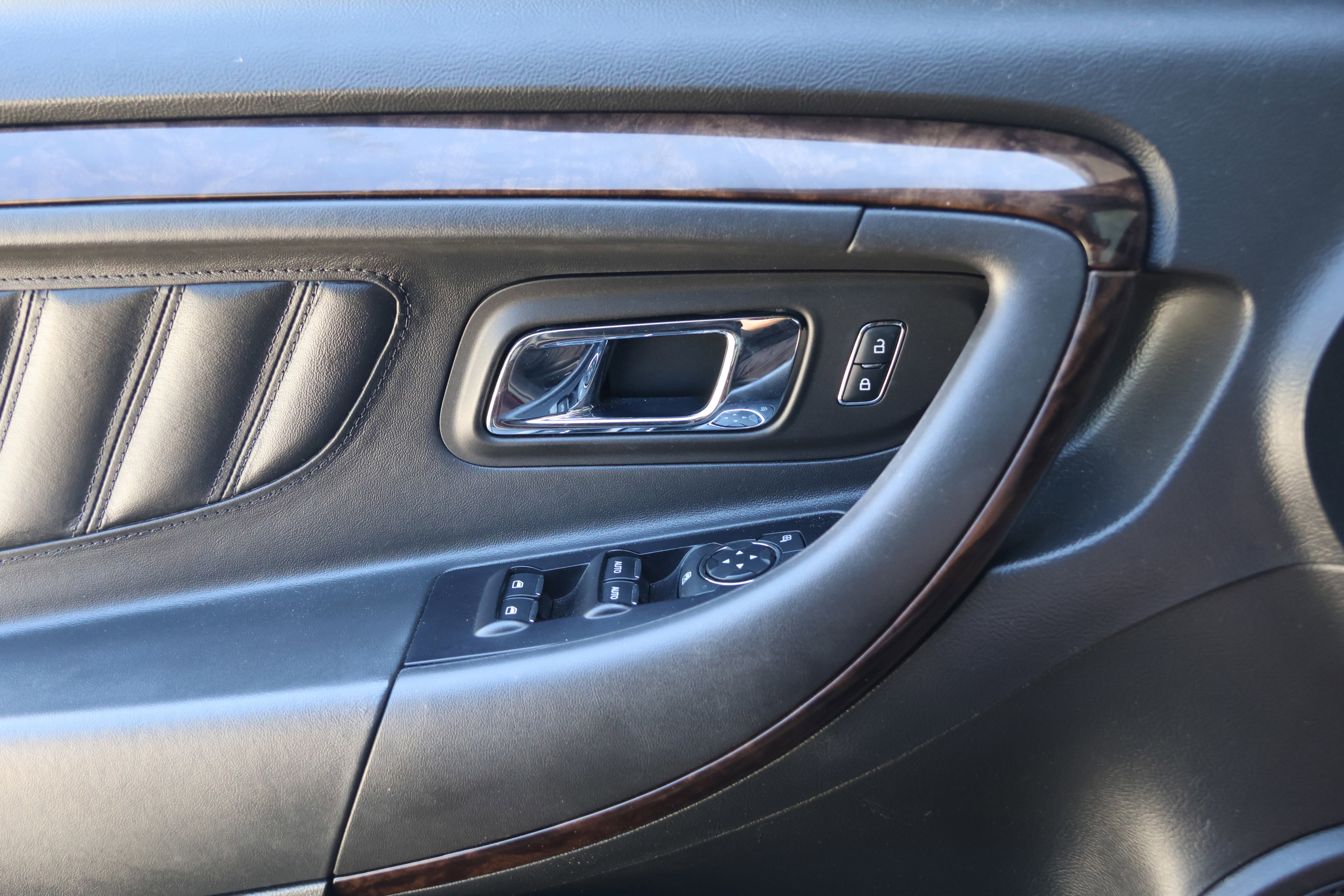 Used 2018 Ford Taurus Limited image 12