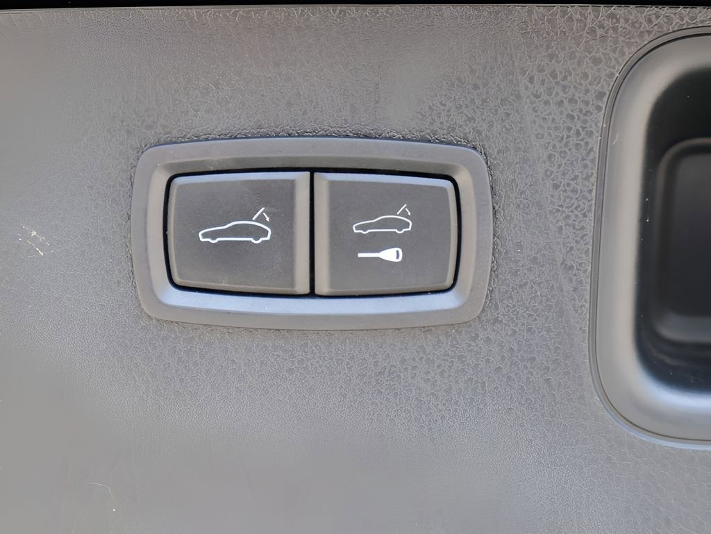 Certified 2023 Porsche Macan image 18