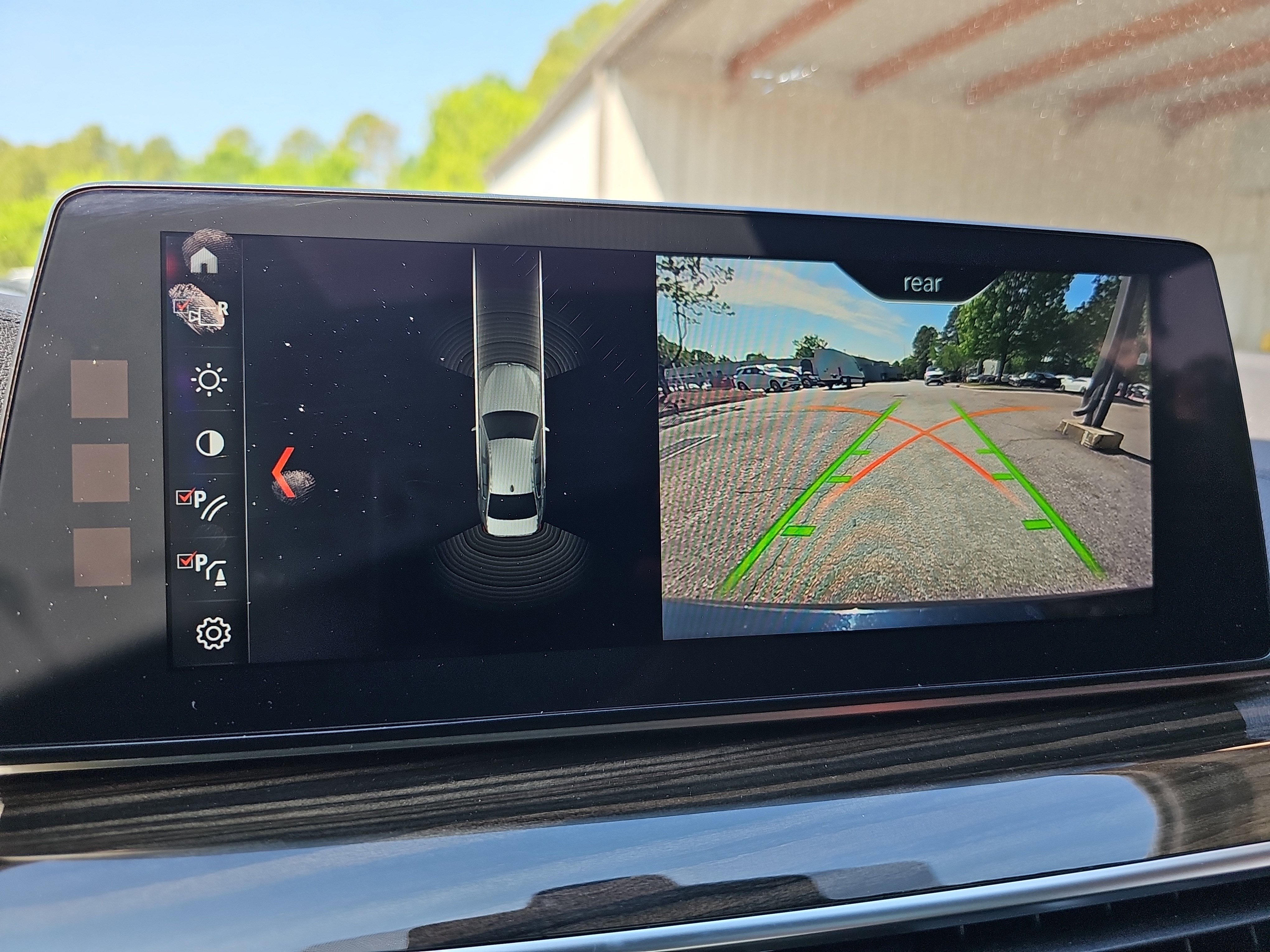 Used 2018 BMW M550i xDrive w/ Driving Assistance Package image 25