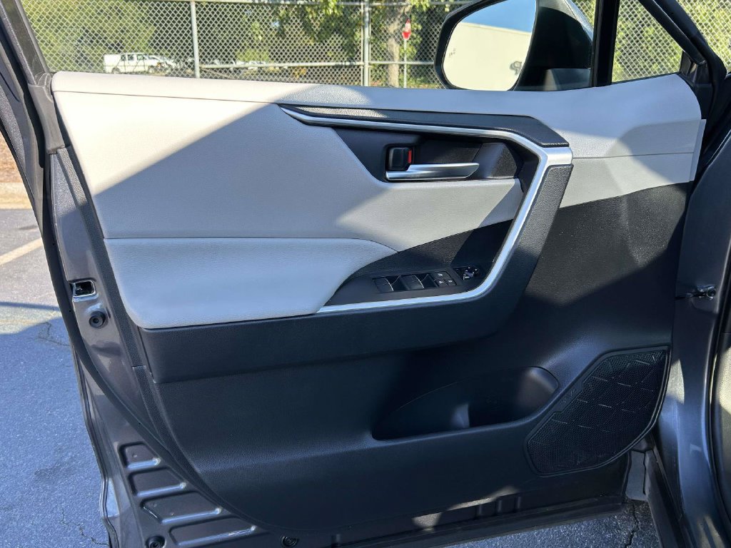 Used 2019 Toyota RAV4 XLE Premium FWD image 21
