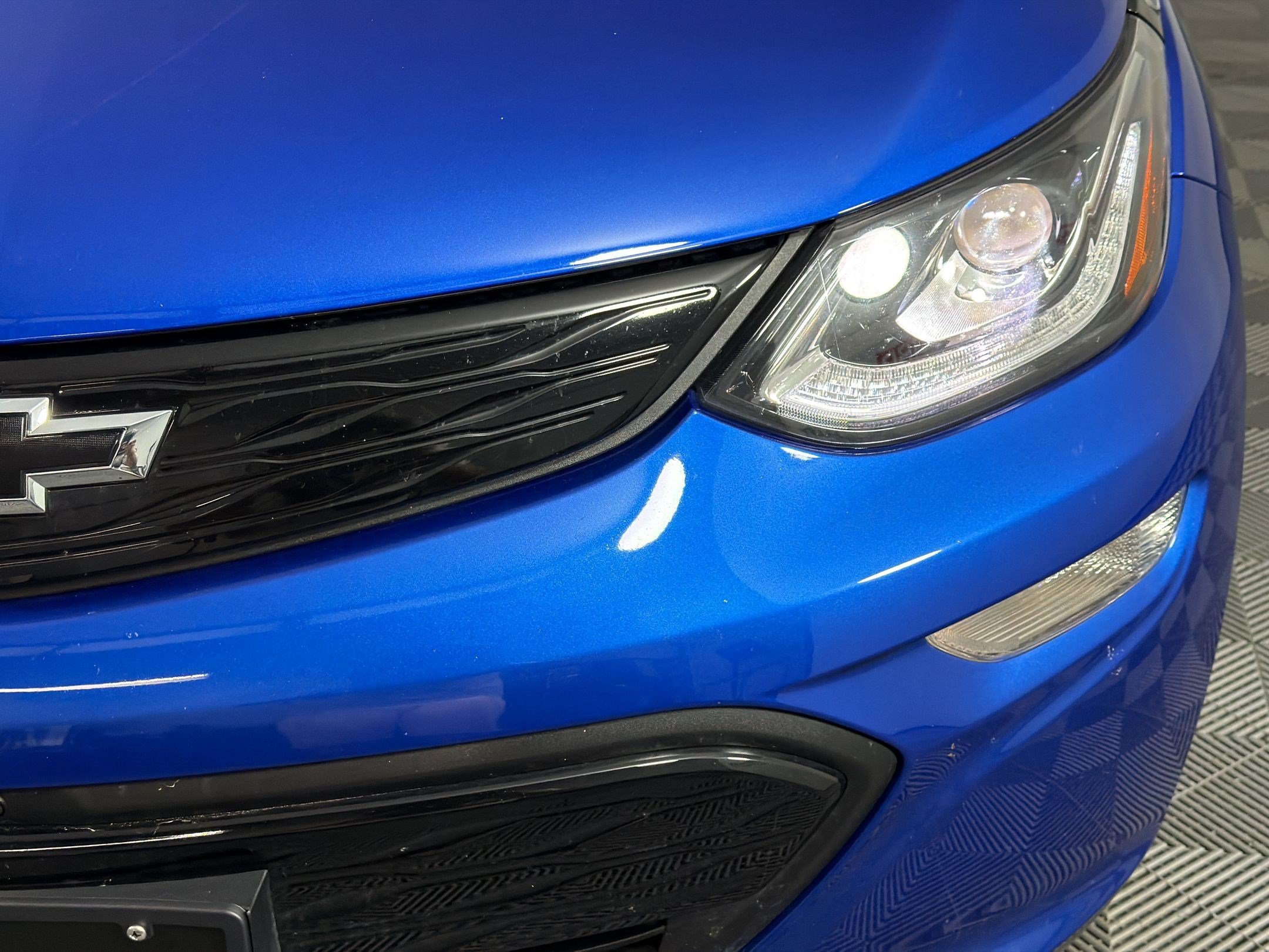 Used 2020 Chevrolet Bolt Premier w/ Infotainment Package FWD image 12