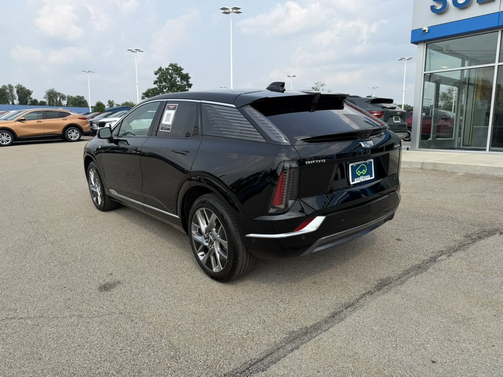 Certified 2025 Cadillac Optiq Luxury 2 w/ LPO, Floor Liner Package AWD/4WD image 4