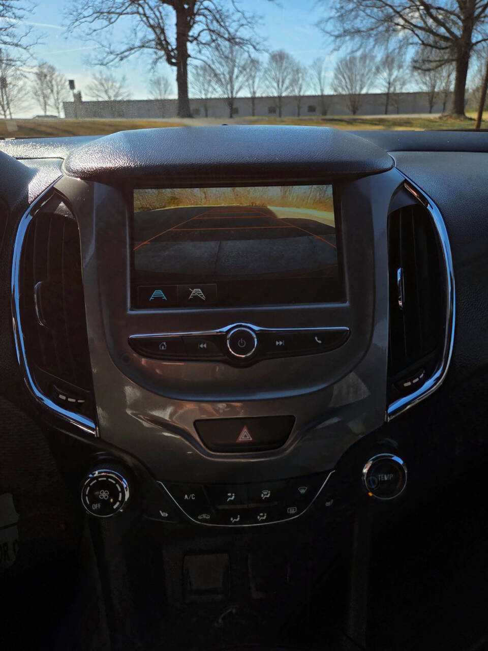 Used 2017 Chevrolet Cruze LT w/ Convenience Package image 18