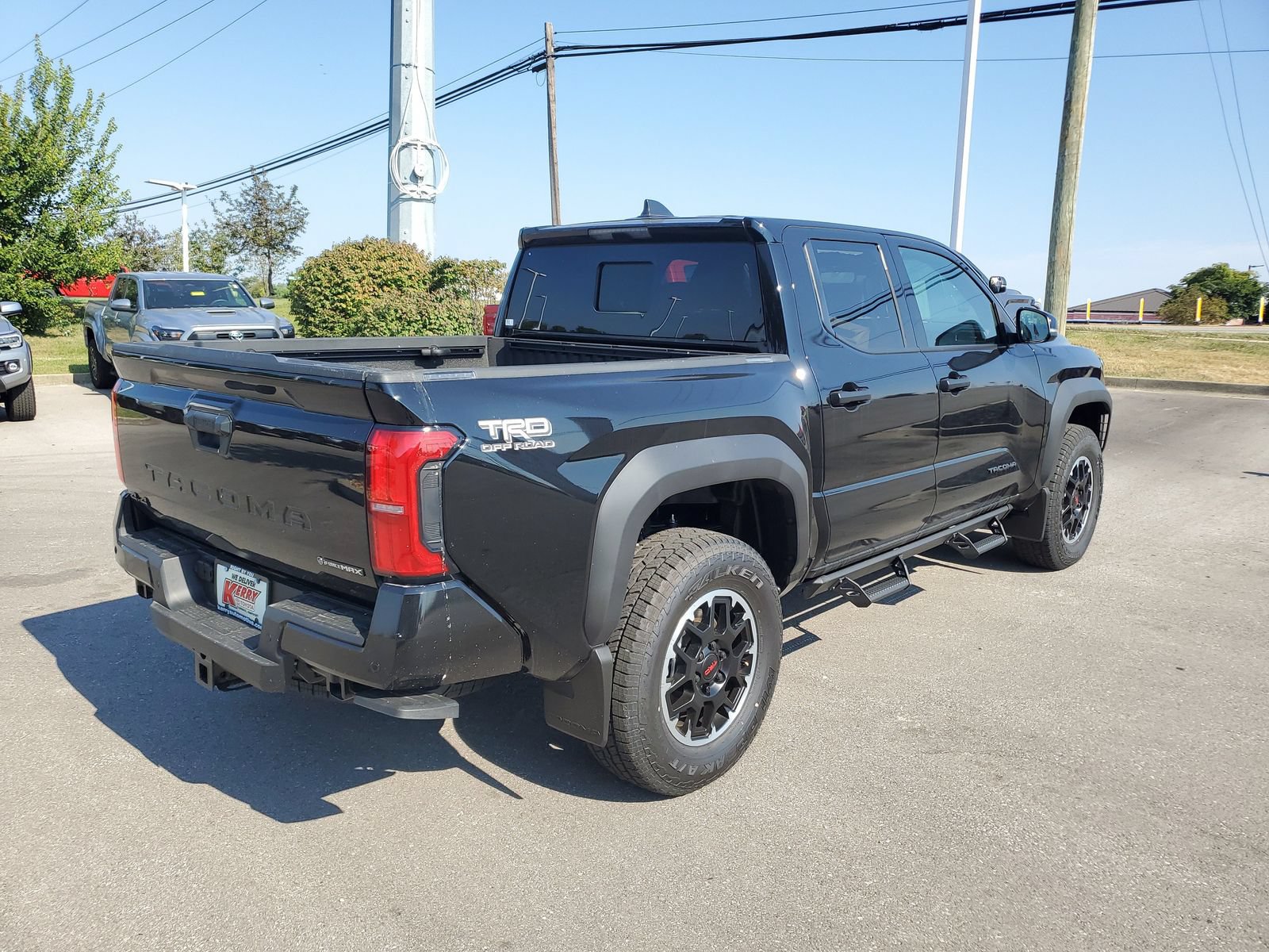 Used 2026 Toyota Tacoma TRD Off-Road w/ TRD Off Road Upgrade Package AWD/4WD image 4