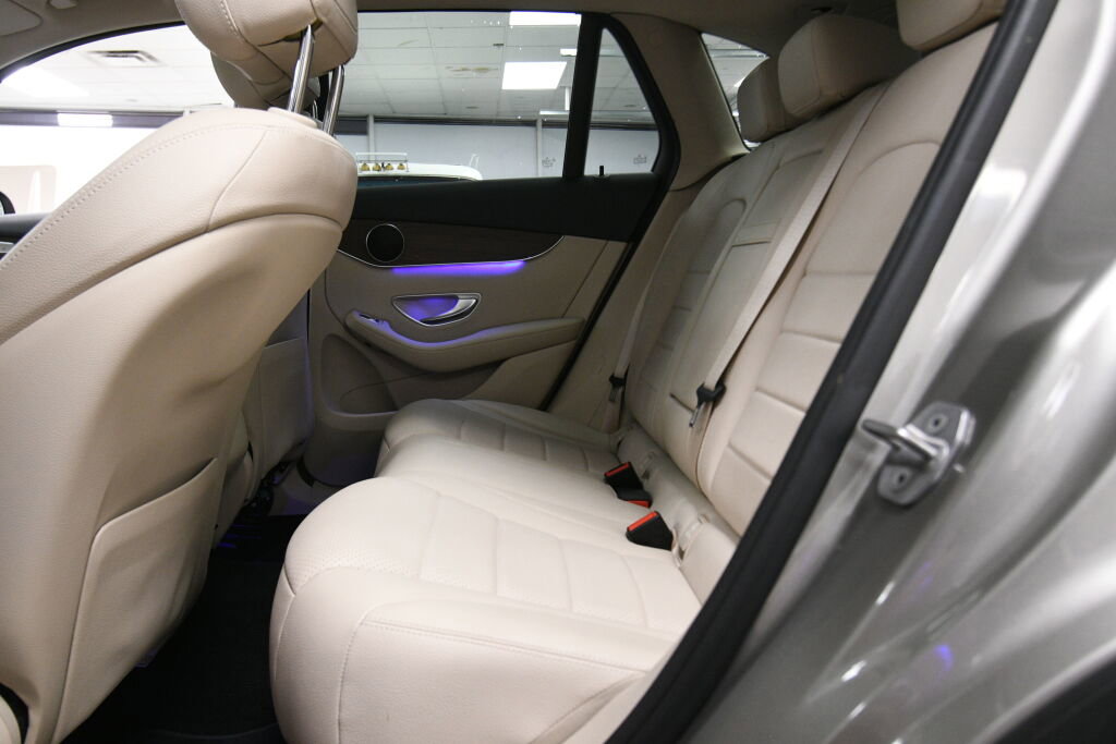 Used 2021 Mercedes-Benz GLC 300 4MATIC image 23