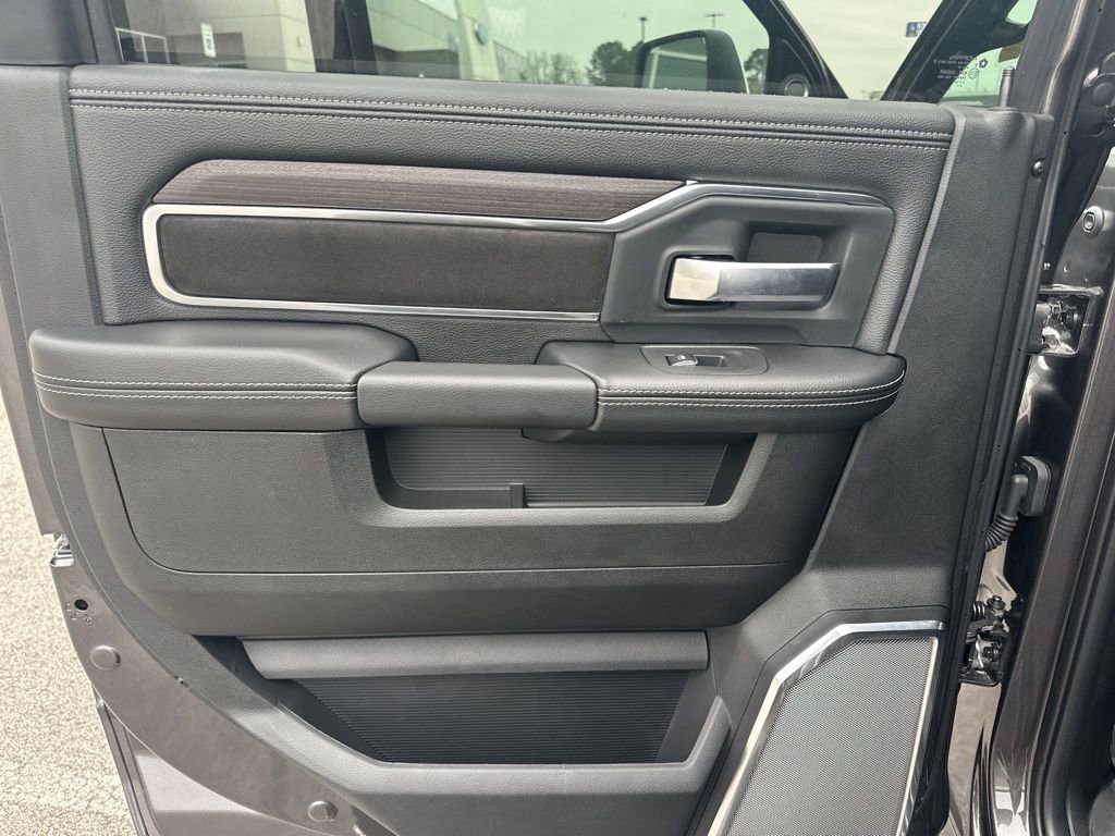 New 2025 RAM 2500 Laramie AWD/4WD image 32